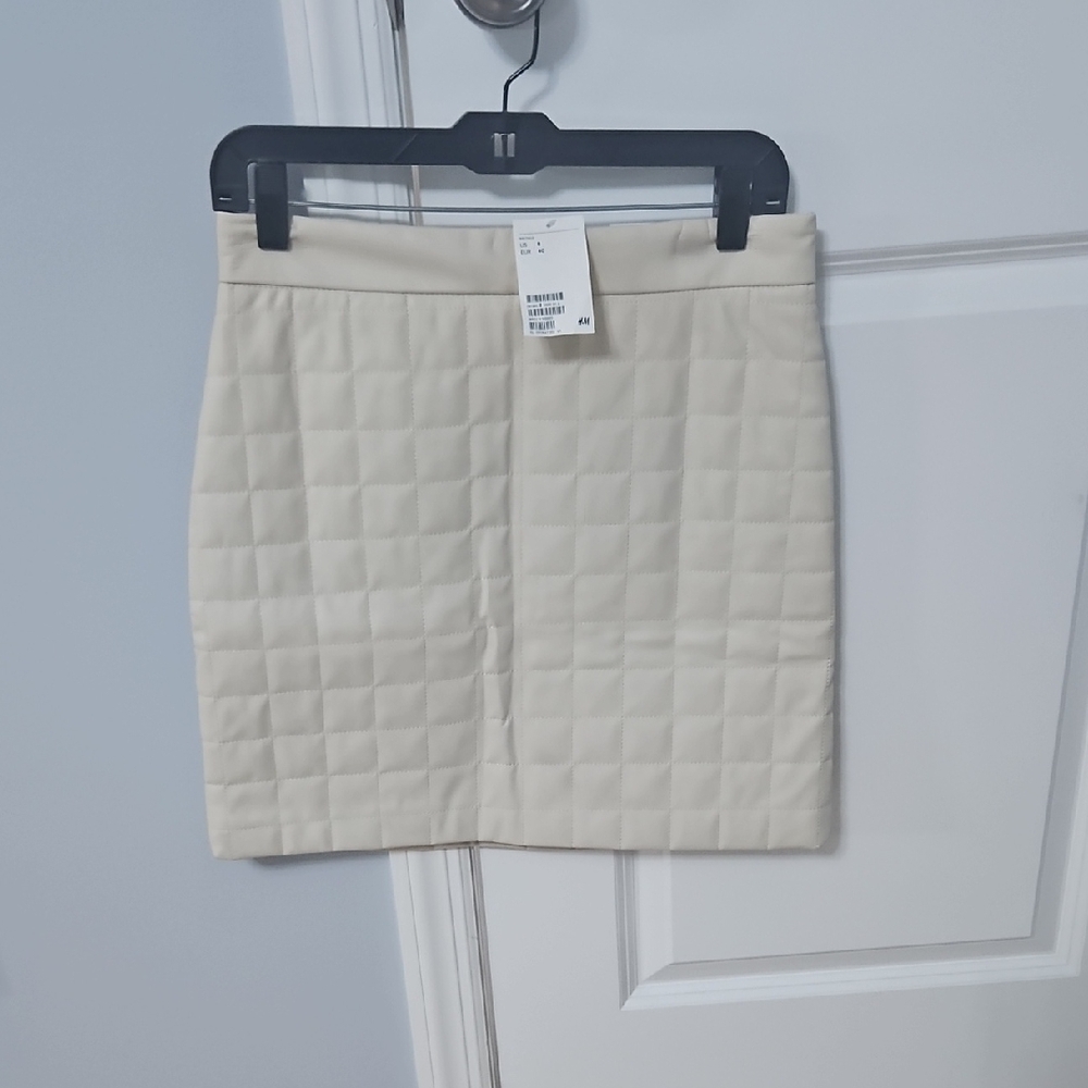 H&M Cream Faux Leather Quilted Mini Skirt - Square Stitch Detail